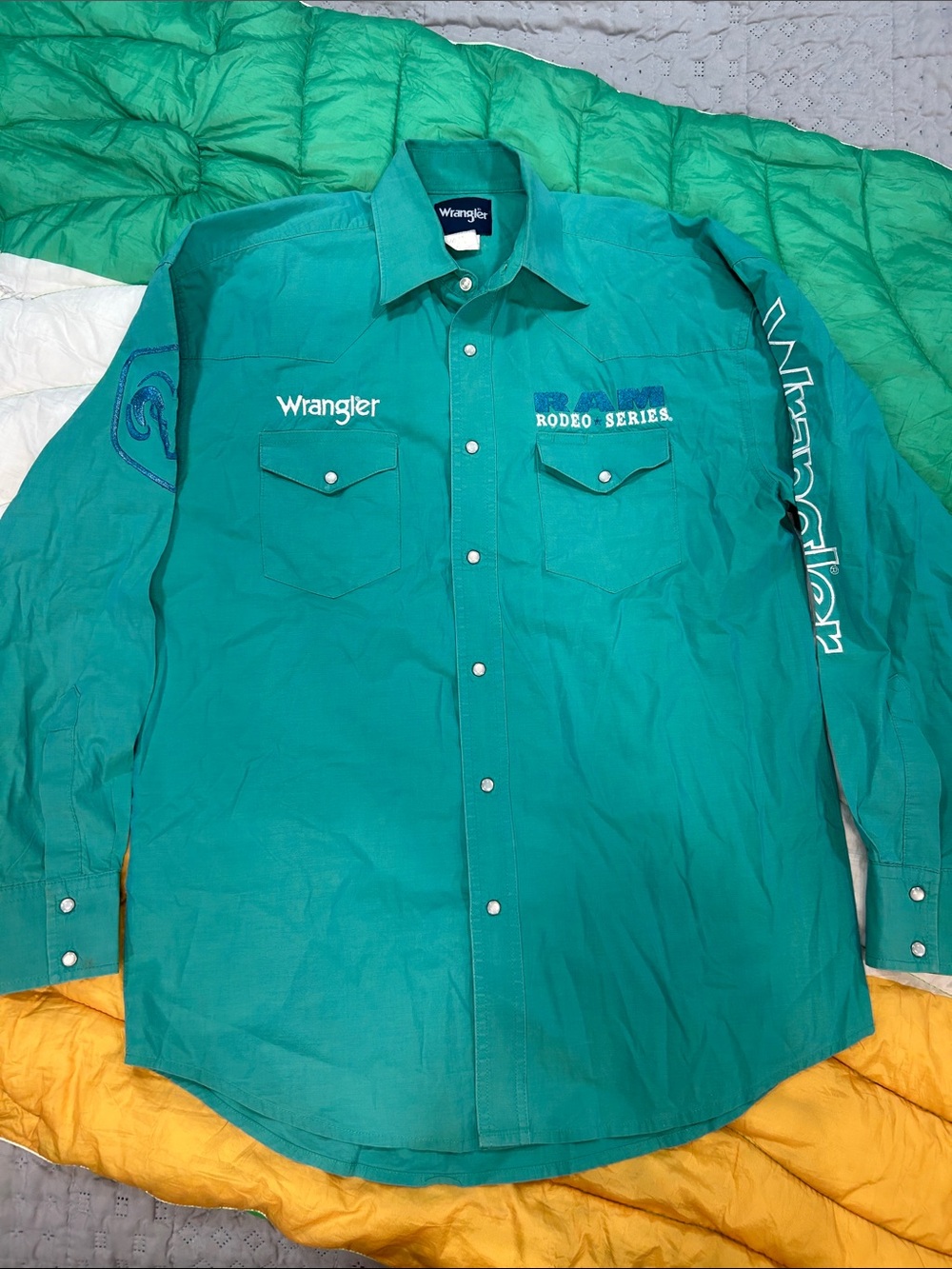 Dodge ram Wrangler Rodeo Series Men’s snap-Down Western Shirt medium embroidered